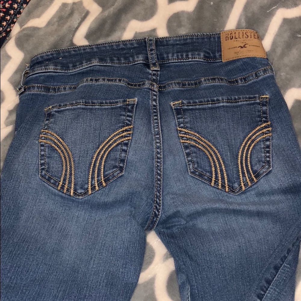 🌸 BUNDLE DEAL 🌸 TWO PAIRS OF HOLLISTER JEANS - Picture 3 of 8